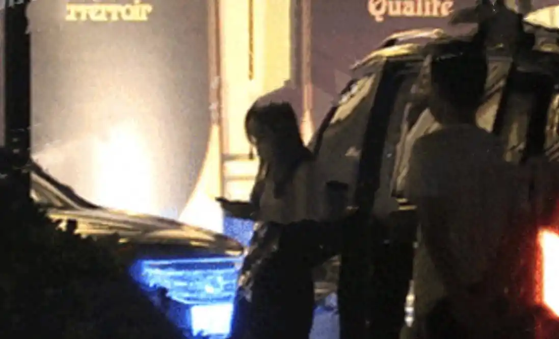 彭昱畅女友正面照被拍，身材玲珑面容姣好比过明星，大方坦白获赞